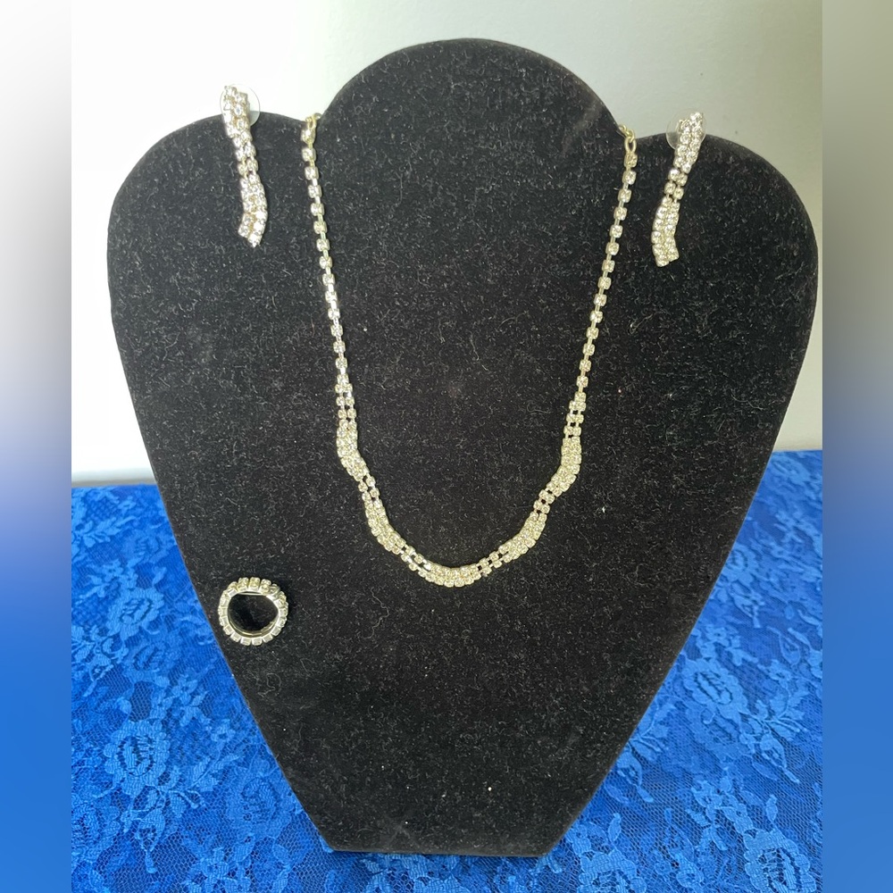 Elegant Silver Jewelry Set
